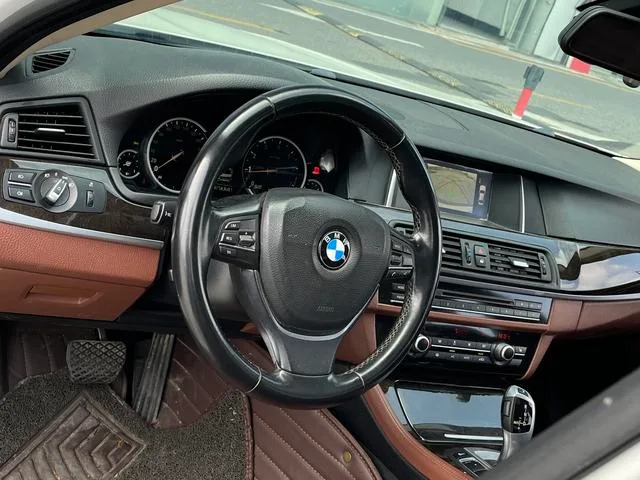 BMW 5 Series 2017 525Li Leading Type interior photo 7