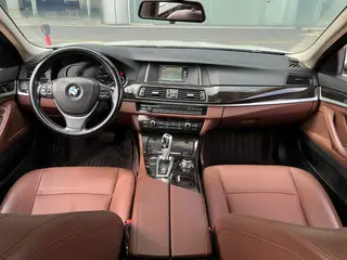 BMW 5 Series 2017 525Li Leading Type interior photo 8