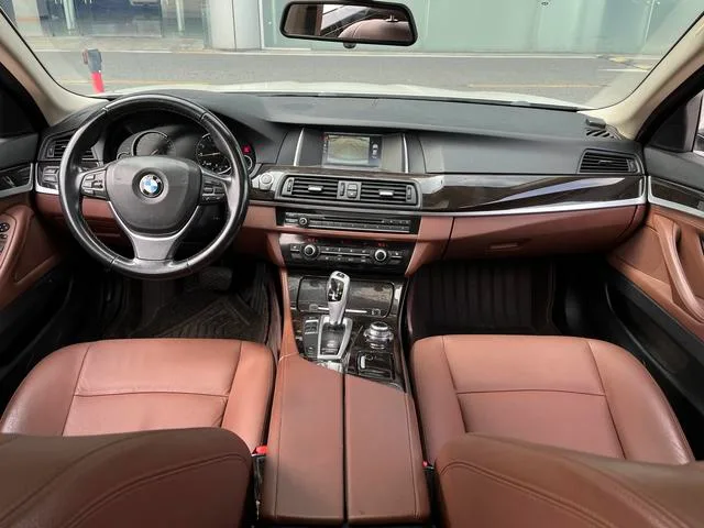 BMW 5 Series 2017 525Li Leading Type interior photo 8