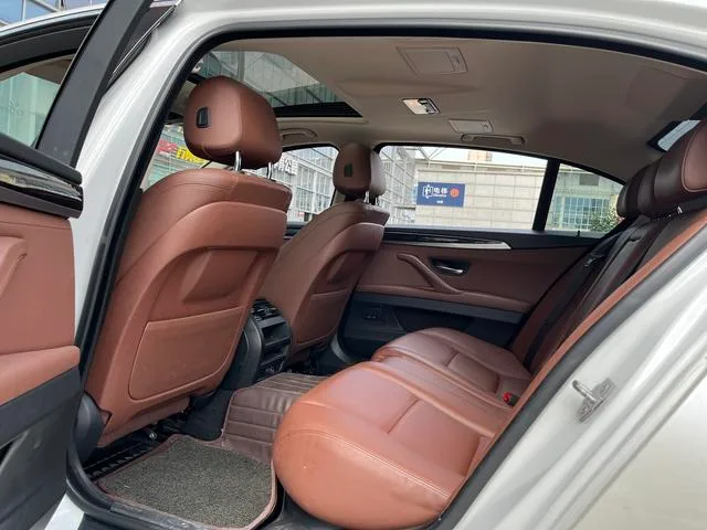 BMW 5 Series 2017 525Li Leading Type interior photo 9