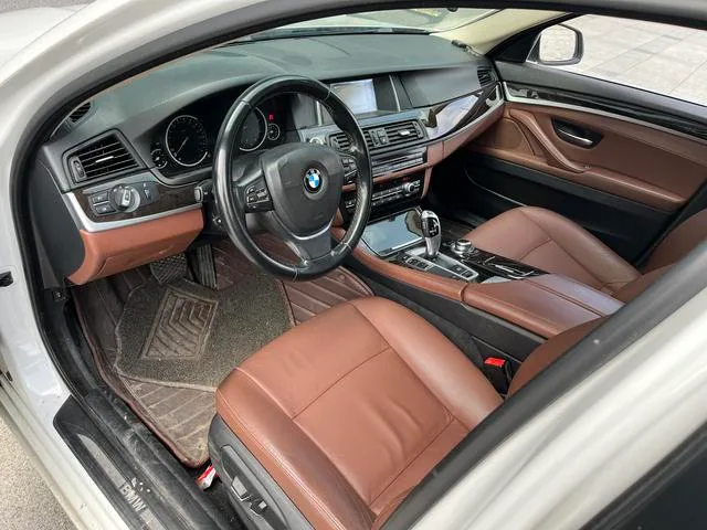 BMW 5 Series 2017 525Li Leading Type interior photo 12