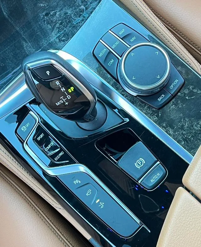 BMW 6 Series GT 2018 630i M Conjunto deportivo interior foto 14 BMW 6 Series GT 2018 630i M Conjunto deportivo interior foto 14