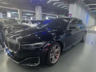 BMW 7 Series 2021 740Li Лидирующий M Спортивный костюм