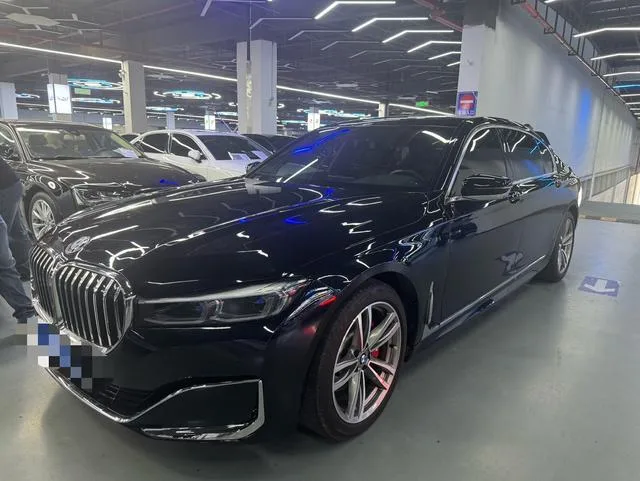 BMW 7 Series 2021 740Li Лидирующий M Спортивный костюм экстерьер фото 1 BMW 7 Series 2021 740Li Лидирующий M Спортивный костюм экстерьер фото 1