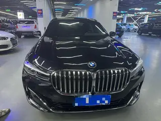 BMW 7 Series 2021 740Li Лидирующий M Спортивный костюм экстерьер фото 3 BMW 7 Series 2021 740Li Лидирующий M Спортивный костюм экстерьер фото 3
