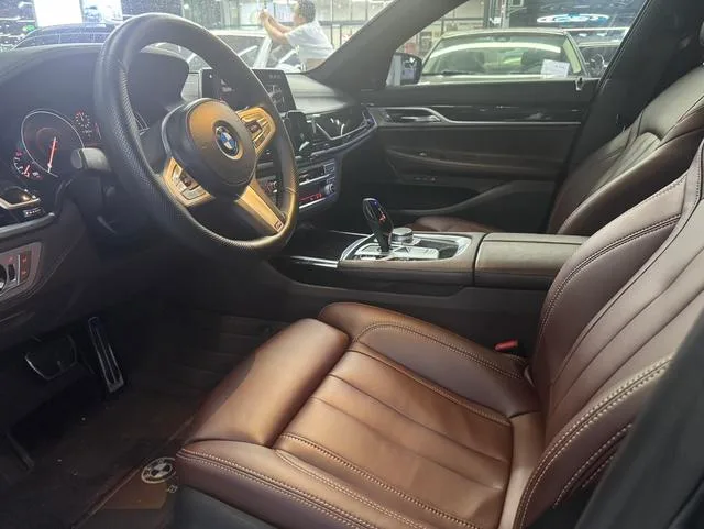 BMW 7 Series 2021 740Li Лидирующий M Спортивный костюм экстерьер фото 4 BMW 7 Series 2021 740Li Лидирующий M Спортивный костюм экстерьер фото 4