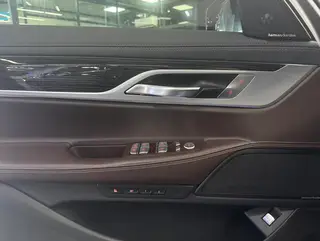 BMW 7 Series 2021 740Li Лидирующий M Спортивный костюм экстерьер фото 7 BMW 7 Series 2021 740Li Лидирующий M Спортивный костюм экстерьер фото 7