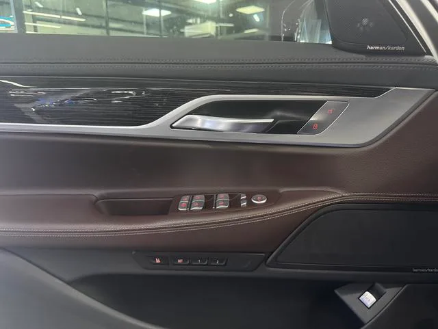 BMW 7 Series 2021 740Li Лидирующий M Спортивный костюм экстерьер фото 7 BMW 7 Series 2021 740Li Лидирующий M Спортивный костюм экстерьер фото 7