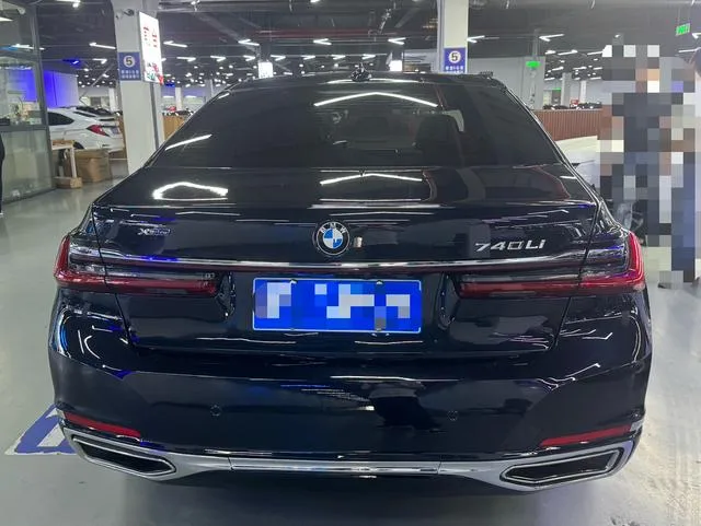 BMW 7 Series 2021 740Li Лидирующий M Спортивный костюм интерьер фото 12 BMW 7 Series 2021 740Li Лидирующий M Спортивный костюм интерьер фото 12