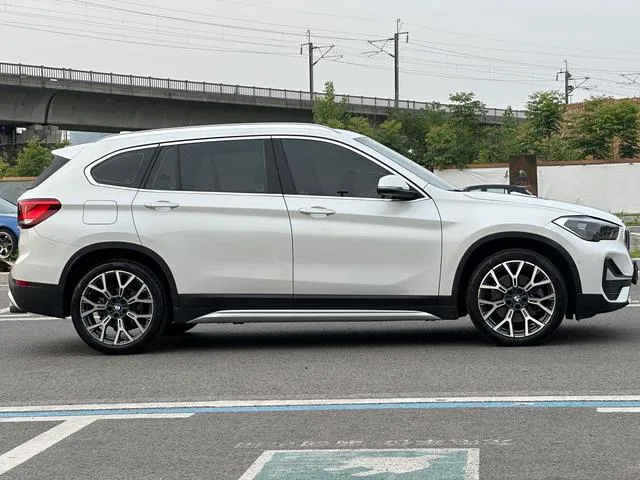 BMW X1 2020 xDrive25Li Tipo de lujo exterior foto 4 BMW X1 2020 xDrive25Li Tipo de lujo exterior foto 4
