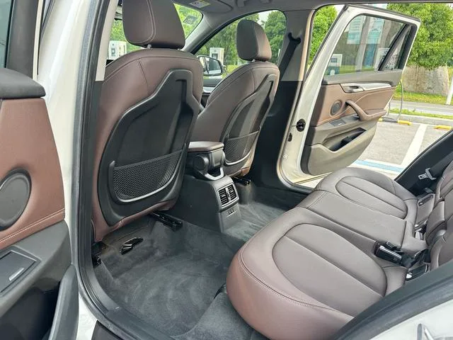 BMW X1 2020 xDrive25Li Tipo de lujo interior foto 12 BMW X1 2020 xDrive25Li Tipo de lujo interior foto 12