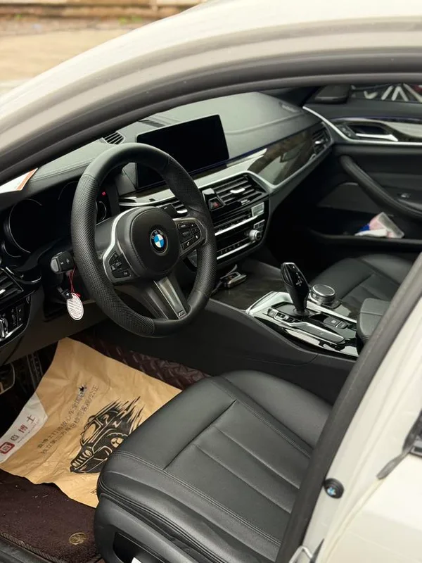 BMW 5 Series 2018 525Li M Sports suit exterior photo 3 BMW 5 Series 2018 525Li M Sports suit exterior photo 3