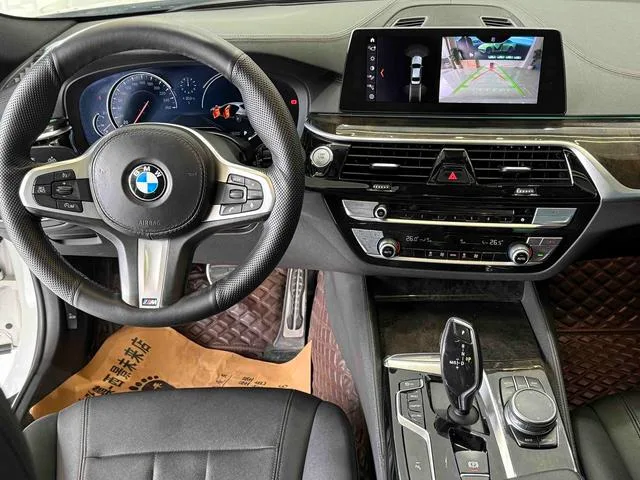 BMW 5 Series 2018 525Li M Sports suit interior photo 8 BMW 5 Series 2018 525Li M Sports suit interior photo 8