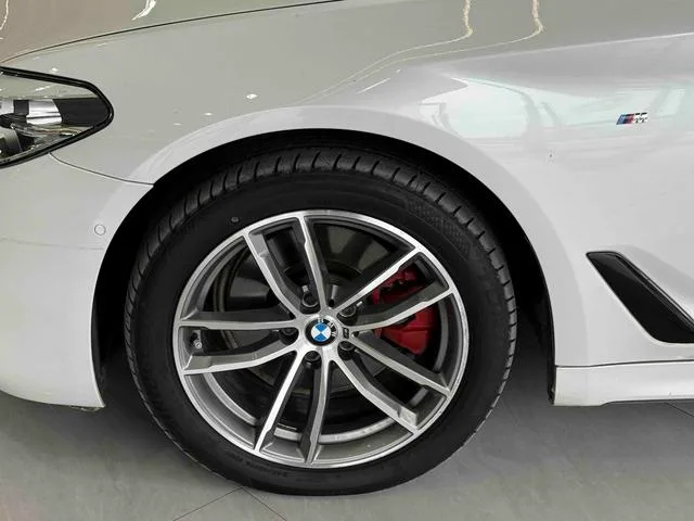 BMW 5 Series 2018 525Li M Sports suit interior photo 10 BMW 5 Series 2018 525Li M Sports suit interior photo 10