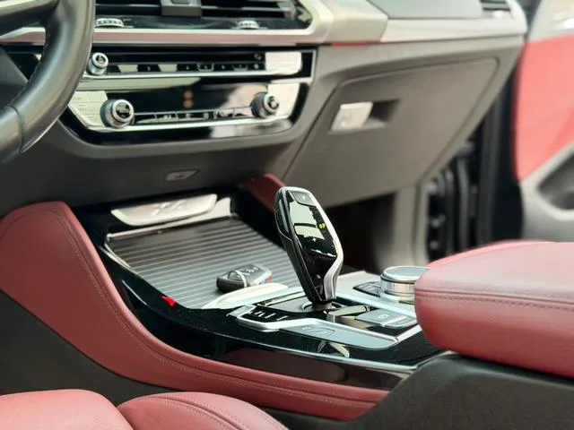 BMW X4 2020 xDrive25i M Sports suit interior photo 15 BMW X4 2020 xDrive25i M Sports suit interior photo 15