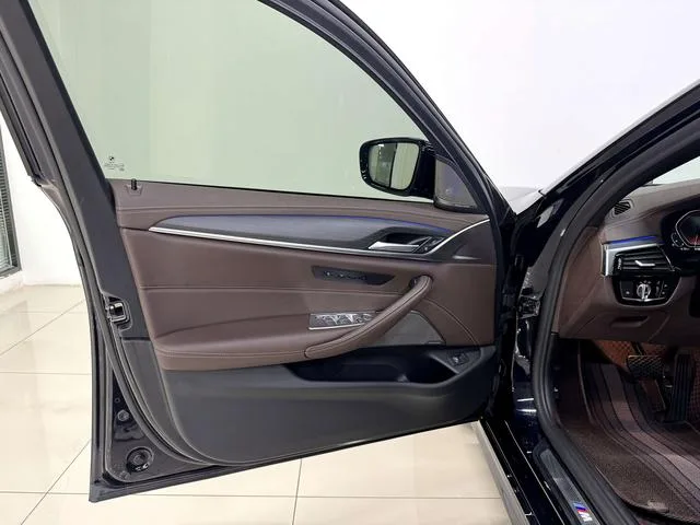 BMW 5 Series 2021 Reforma 530Li Tipo de lujo M Conjunto deportivo exterior foto 8 BMW 5 Series 2021 Reforma 530Li Tipo de lujo M Conjunto deportivo exterior foto 8