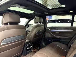BMW 5 Series 2021 Reforma 530Li Tipo de lujo M Conjunto deportivo interior foto 19 BMW 5 Series 2021 Reforma 530Li Tipo de lujo M Conjunto deportivo interior foto 19