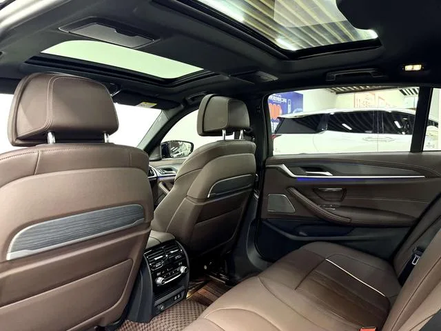BMW 5 Series 2021 Reforma 530Li Tipo de lujo M Conjunto deportivo interior foto 19 BMW 5 Series 2021 Reforma 530Li Tipo de lujo M Conjunto deportivo interior foto 19