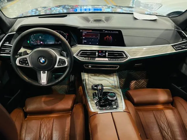 BMW X7 2020 xDrive40i Type administratif M Ensemble de sport extérieur photo 4 BMW X7 2020 xDrive40i Type administratif M Ensemble de sport extérieur photo 4