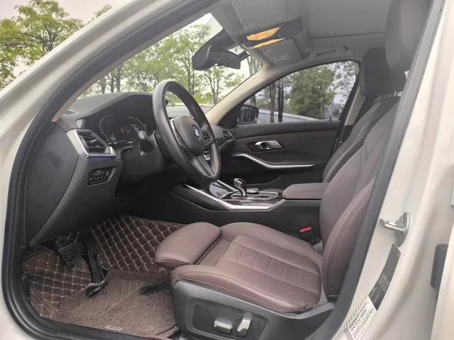BMW 3 Series 2020 325Li M Conjunto deportivo interior foto 8 BMW 3 Series 2020 325Li M Conjunto deportivo interior foto 8
