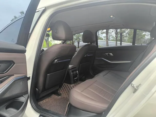BMW 3 Series 2020 325Li M Conjunto deportivo interior foto 9 BMW 3 Series 2020 325Li M Conjunto deportivo interior foto 9