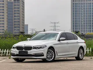 BMW 5 Series 2019 530Li Líder Traje de lujo exterior foto 1 BMW 5 Series 2019 530Li Líder Traje de lujo exterior foto 1