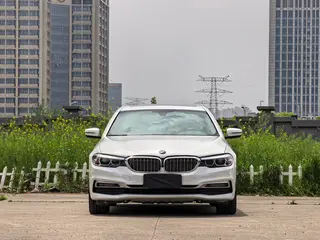 BMW 5 Series 2019 530Li Líder Traje de lujo exterior foto 2 BMW 5 Series 2019 530Li Líder Traje de lujo exterior foto 2