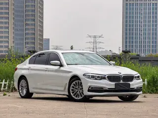 BMW 5 Series 2019 530Li Líder Traje de lujo exterior foto 3 BMW 5 Series 2019 530Li Líder Traje de lujo exterior foto 3