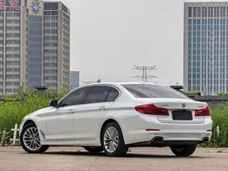 BMW 5 Series 2019 530Li Líder Traje de lujo exterior foto 5 BMW 5 Series 2019 530Li Líder Traje de lujo exterior foto 5