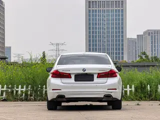 BMW 5 Series 2019 530Li Líder Traje de lujo exterior foto 6 BMW 5 Series 2019 530Li Líder Traje de lujo exterior foto 6