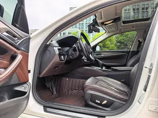 BMW 5 Series 2019 530Li Líder Traje de lujo exterior foto 8 BMW 5 Series 2019 530Li Líder Traje de lujo exterior foto 8
