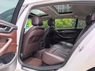 BMW 5 Series 2019 530Li Líder Traje de lujo interior foto 9 BMW 5 Series 2019 530Li Líder Traje de lujo interior foto 9