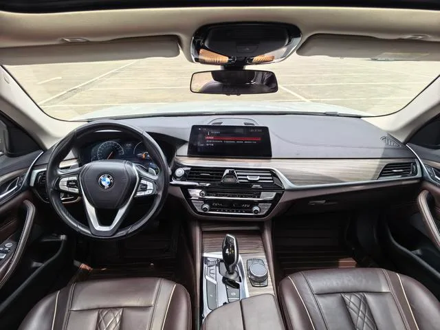 BMW 5 Series 2019 530Li Líder Traje de lujo interior foto 10 BMW 5 Series 2019 530Li Líder Traje de lujo interior foto 10