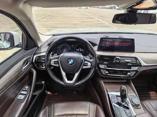 BMW 5 Series 2019 530Li Líder Traje de lujo interior foto 11 BMW 5 Series 2019 530Li Líder Traje de lujo interior foto 11