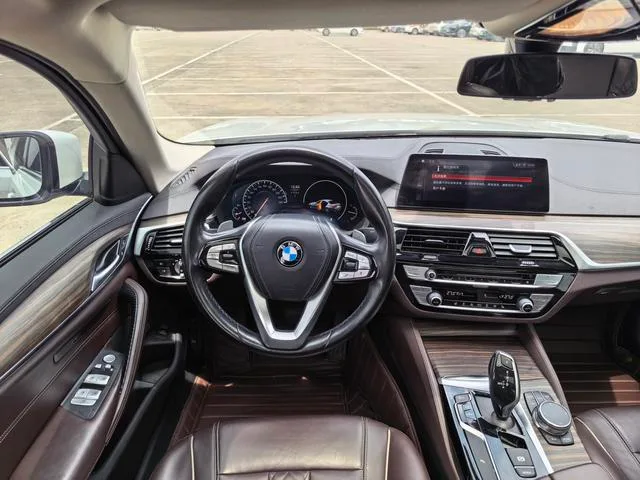 BMW 5 Series 2019 530Li Líder Traje de lujo interior foto 11 BMW 5 Series 2019 530Li Líder Traje de lujo interior foto 11
