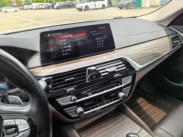 BMW 5 Series 2019 530Li Líder Traje de lujo interior foto 13 BMW 5 Series 2019 530Li Líder Traje de lujo interior foto 13