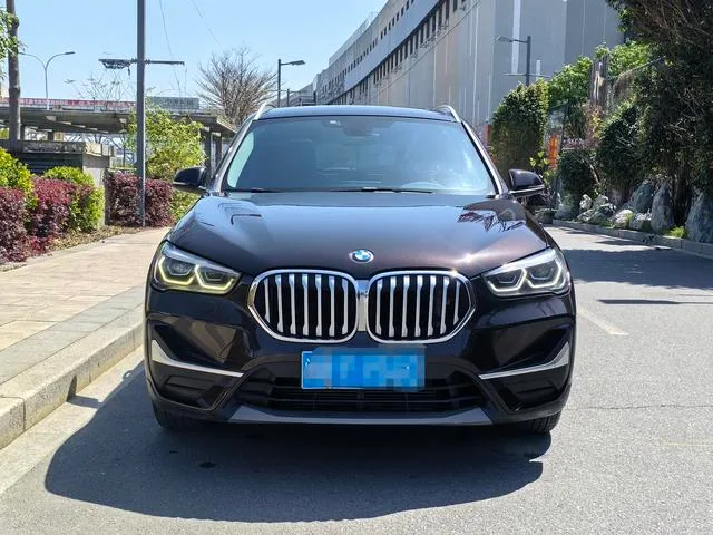 BMW X1 2020 sDrive25Li Líder exterior foto 3 BMW X1 2020 sDrive25Li Líder exterior foto 3