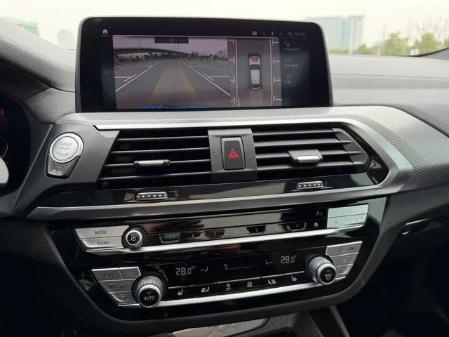 BMW X4 2021 xDrive25i M Sports Night Suit interior photo 15