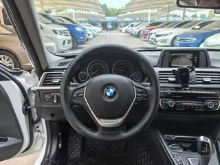 BMW 3 Series 2017 320Li xDrive Estilo de moda exterior foto 3 BMW 3 Series 2017 320Li xDrive Estilo de moda exterior foto 3