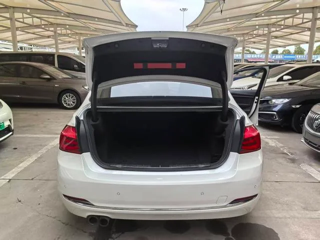 BMW 3 Series 2017 320Li xDrive Estilo de moda interior foto 13 BMW 3 Series 2017 320Li xDrive Estilo de moda interior foto 13