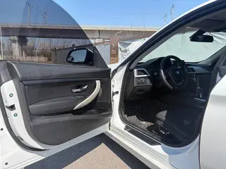 BMW 3 Series GT 2017 320i Style tendance intérieur photo 12 BMW 3 Series GT 2017 320i Style tendance intérieur photo 12