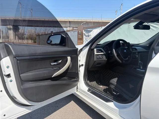BMW 3 Series GT 2017 320i Style tendance intérieur photo 12 BMW 3 Series GT 2017 320i Style tendance intérieur photo 12
