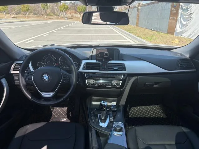 BMW 3 Series GT 2017 320i Style tendance intérieur photo 13 BMW 3 Series GT 2017 320i Style tendance intérieur photo 13