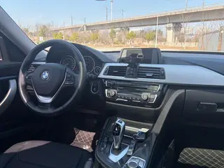 BMW 3 Series GT 2017 320i Style tendance intérieur photo 14 BMW 3 Series GT 2017 320i Style tendance intérieur photo 14