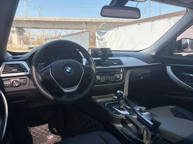 BMW 3 Series GT 2017 320i Style tendance intérieur photo 15 BMW 3 Series GT 2017 320i Style tendance intérieur photo 15