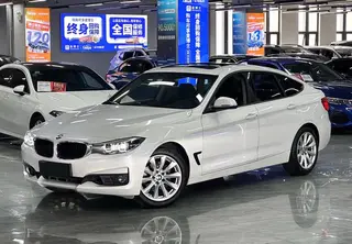 BMW 3 Series GT 2019 320i Fashionable exterior photo 2
