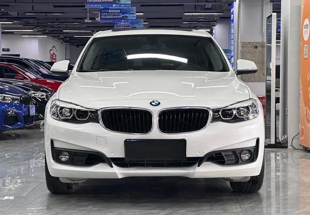 BMW 3 Series GT 2019 320i Fashionable exterior photo 4