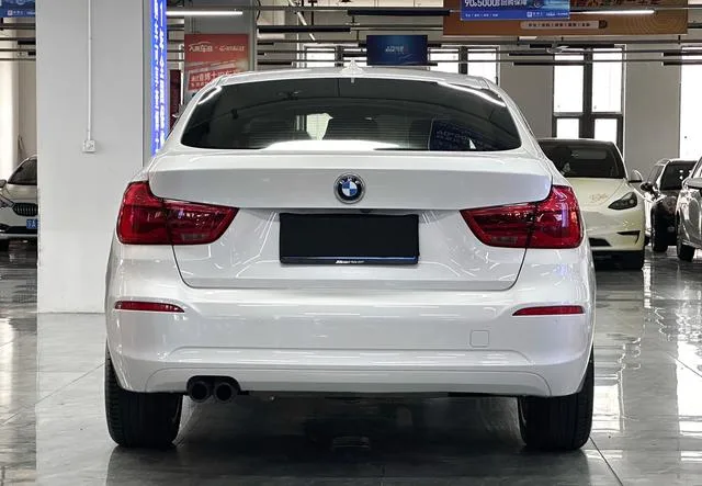 BMW 3 Series GT 2019 320i Fashionable exterior photo 5