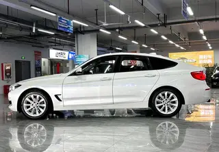 BMW 3 Series GT 2019 320i Fashionable exterior photo 6