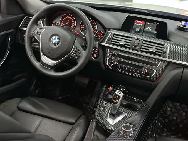 BMW 3 Series GT 2019 320i Fashionable exterior photo 10